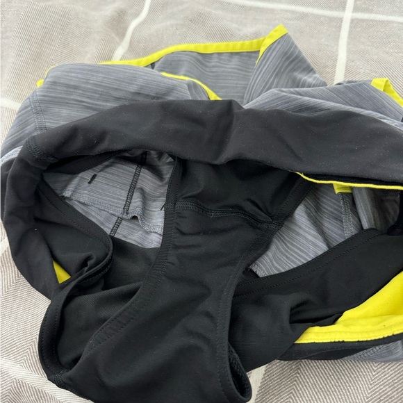 Lululemon low rise running shorts - Picture 3 of 4